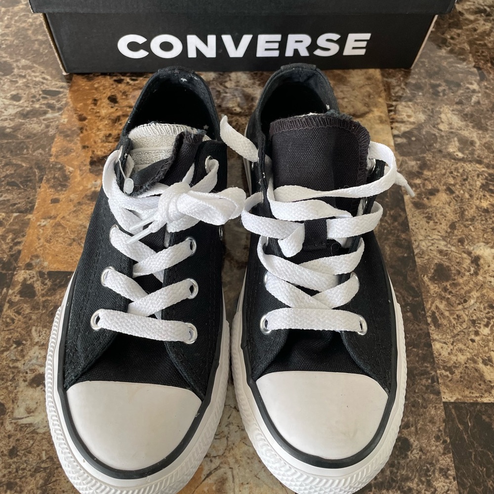 New never worn Converse